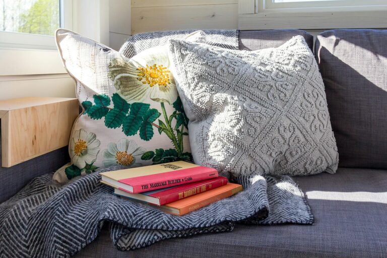 How to Create a Cozy Reading Nook in Small Living Spaces